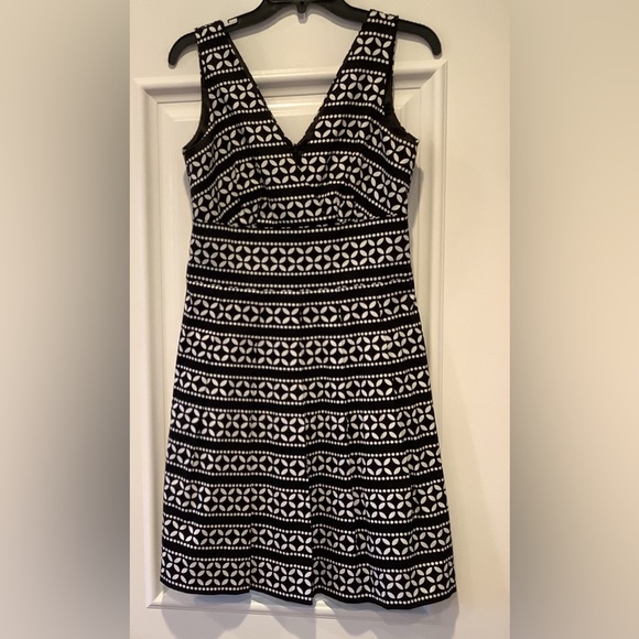 White House Black Market Fit and Flare Dress Size 4 Black and White Geometric - Picture 1 of 10